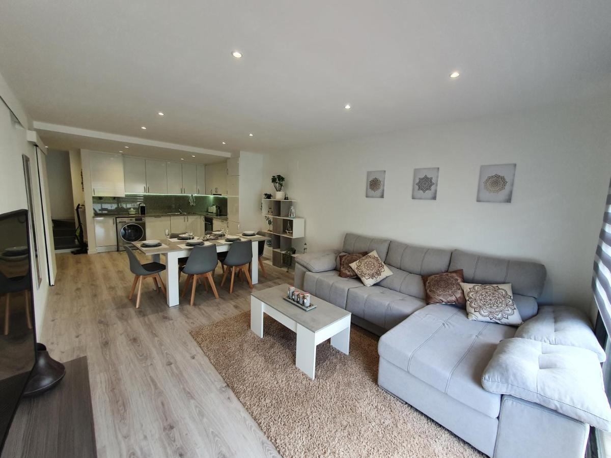 Moderno Duplex Comfort Roses Esterno foto